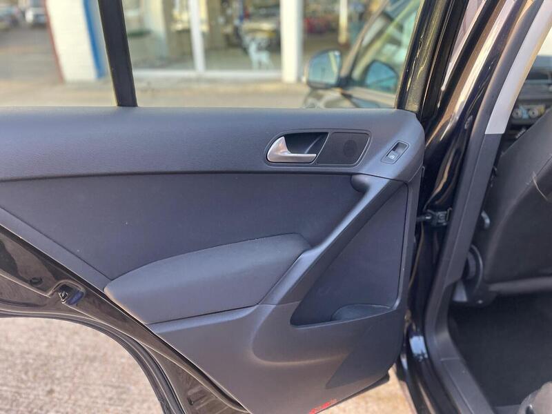 Volkswagen Tiguan 2.0 TDI BlueMotion Tech S SUV 5dr Diesel Manual 2WD Euro 5 (s/s) (140 ps) - U7288