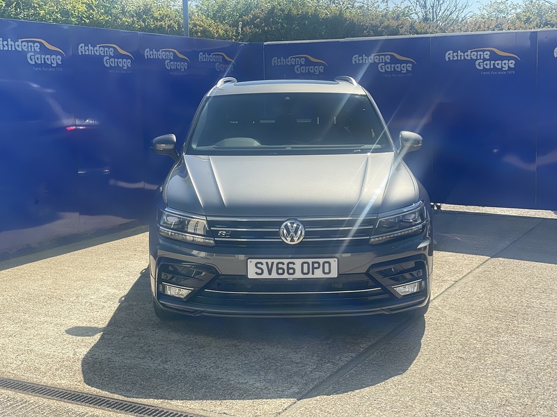 Volkswagen Tiguan TDI BlueMotion Tech R-Line - U7329