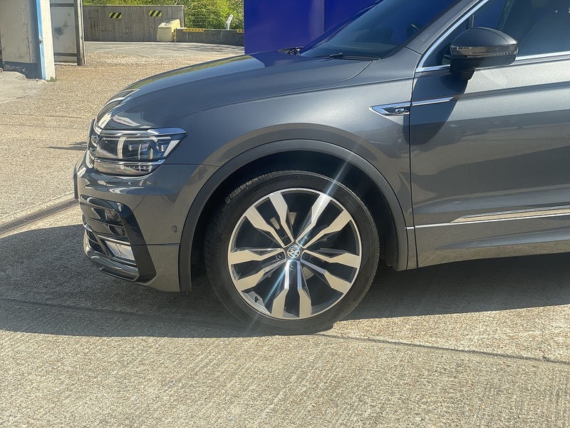 Volkswagen Tiguan TDI BlueMotion Tech R-Line - U7329