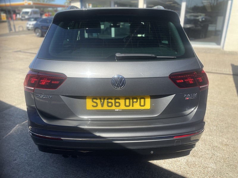 Volkswagen Tiguan TDI BlueMotion Tech R-Line - U7329