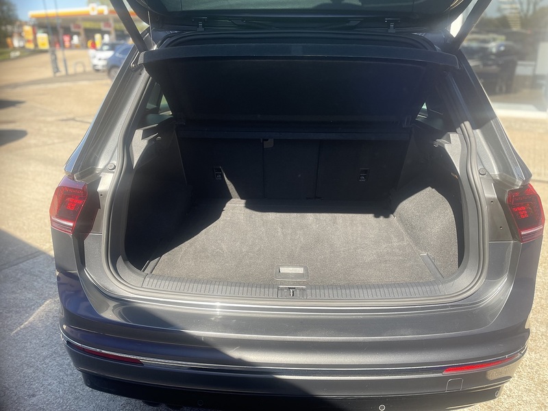 Volkswagen Tiguan TDI BlueMotion Tech R-Line - U7329