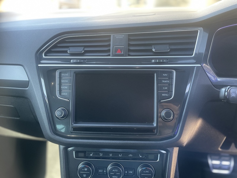 Volkswagen Tiguan TDI BlueMotion Tech R-Line - U7329