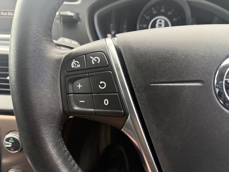 Volvo V40 Cross Country T3 Nav Plus - U7346