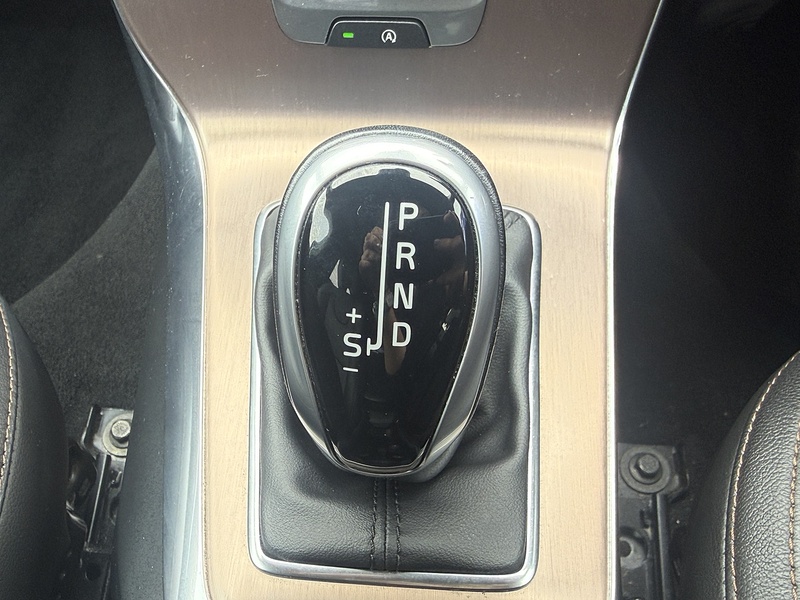 Volvo V40 Cross Country T3 Nav Plus - U7346