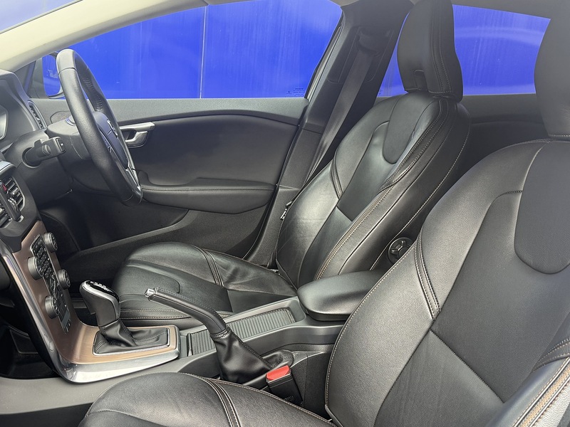 Volvo V40 Cross Country T3 Nav Plus - U7346