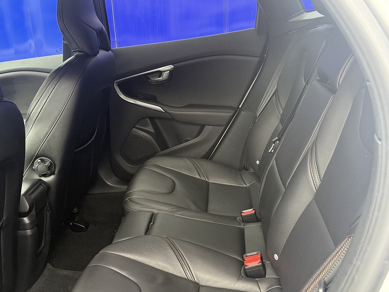 Volvo V40 Cross Country T3 Nav Plus - U7346