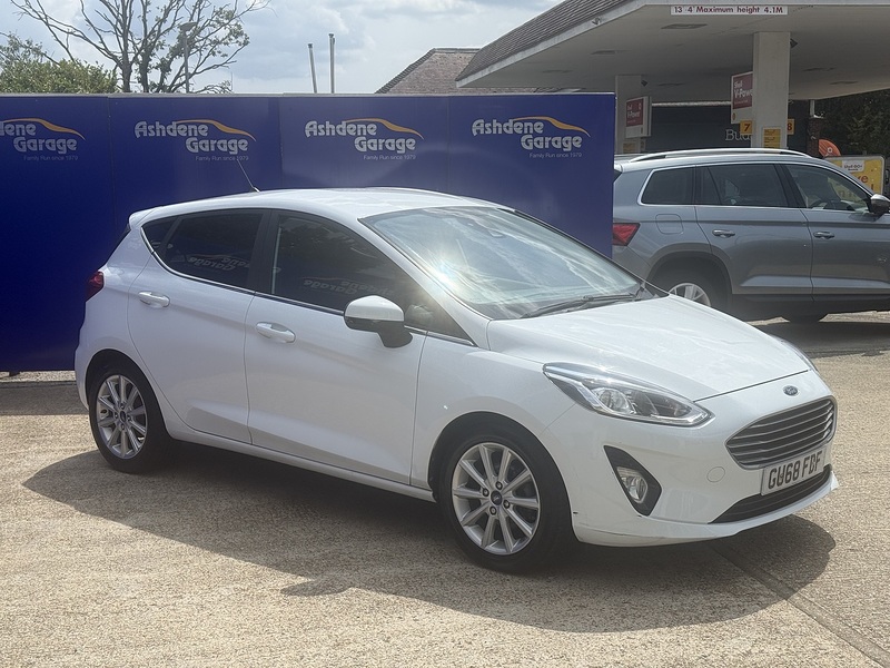 Ford Fiesta Titanium - U7360