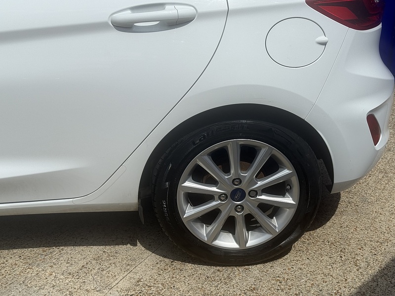 Ford Fiesta Titanium - U7360