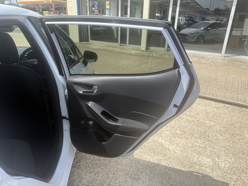 Ford Fiesta Titanium - U7360