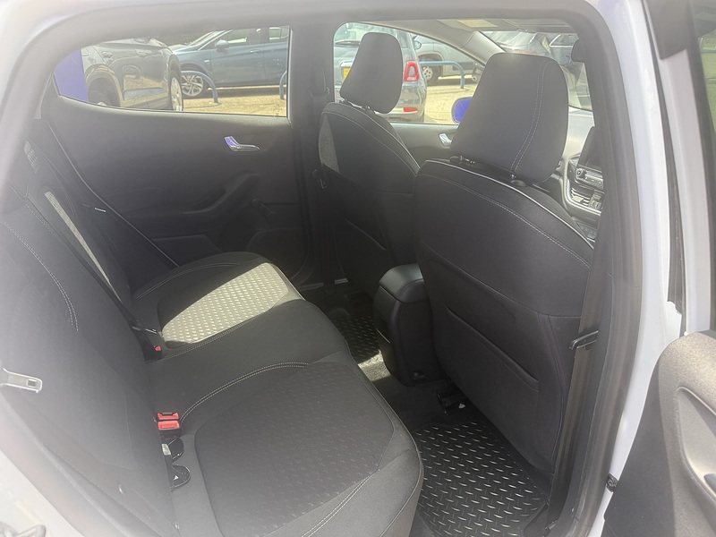 Ford Fiesta Titanium - U7360