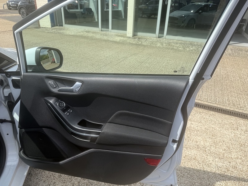Ford Fiesta Titanium - U7360