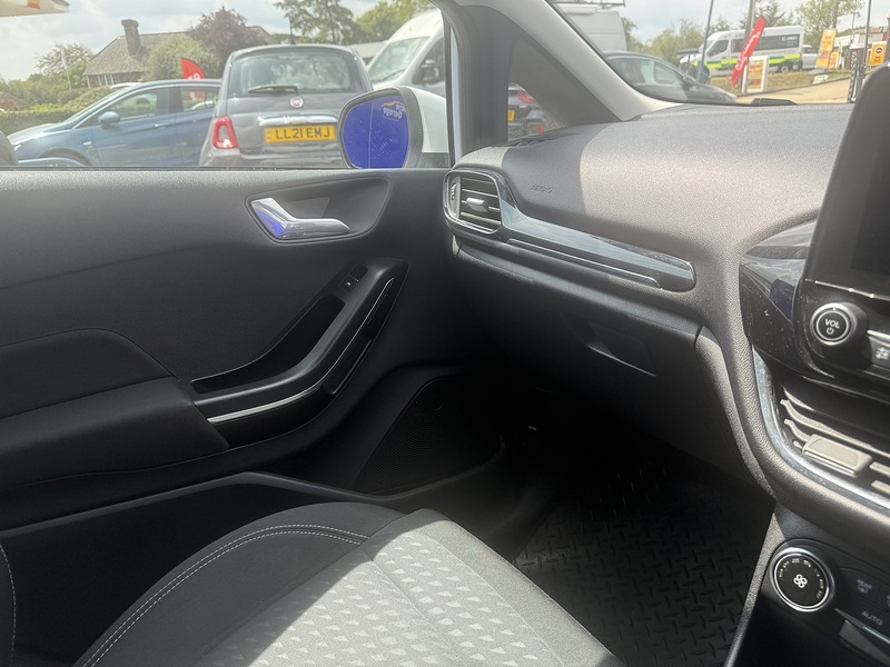 Ford Fiesta Titanium - U7360