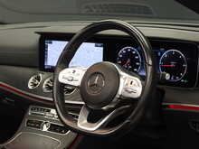 Mercedes-Benz E Class E220d AMG Line - U12003