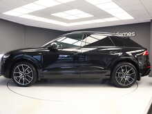 Audi Q8 TFSI V6 Black Edition - U12006