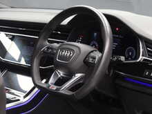 Audi Q8 TFSI V6 Black Edition - U12006