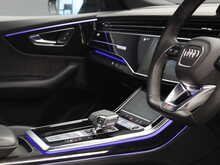 Audi Q8 TFSI V6 Black Edition - U12006