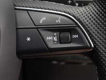 Audi Q8 TFSI V6 Black Edition - U12006