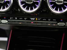 Mercedes-Benz GLB GLB220d AMG Line Night Edition - U12108