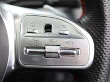 Mercedes-Benz GLB GLB220d AMG Line Night Edition - U12108