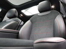 Mercedes-Benz GLB GLB220d AMG Line Night Edition - U12108