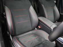 Mercedes-Benz GLB GLB220d AMG Line Night Edition - U12108