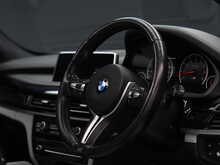 BMW X5 M BiTurbo V8 - U12213