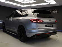 Volkswagen Touareg TDI V6 Black Edition - U12233