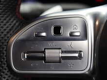 Mercedes-Benz GLB GLB200 AMG Line - U12242