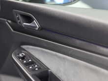 Volkswagen Golf TSI R - U12284