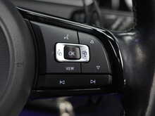 Volkswagen Golf TSI R - U12291