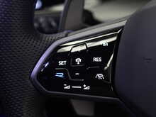 Volkswagen Golf TSI R - U12293