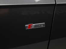 Audi A6 Avant TDI Black Edition - U12563