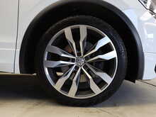 Volkswagen Tiguan TSI BlueMotion Tech R-Line - U12633
