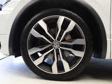 Volkswagen Tiguan TSI BlueMotion Tech R-Line - U12633