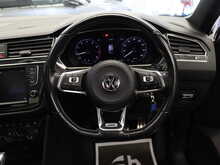Volkswagen Tiguan TSI BlueMotion Tech R-Line - U12633