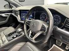 Volkswagen Touareg TSI V6 Black Edition - U12643