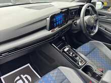 Volkswagen Golf TSI R - U12668