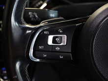 Volkswagen T-Roc TSI R - U12900