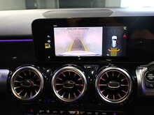 Mercedes-Benz GLB GLB200d AMG Line Night Edition - U12923