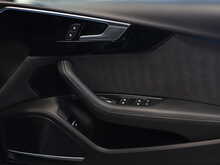 Audi S4 TDI V6 Black Edition - U12991