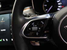 Jaguar F-PACE D300 MHEV R-Dynamic SE - U13023