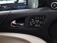 Jaguar XK V8 Signature - U13052