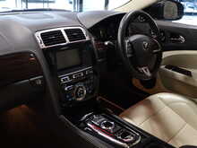 Jaguar XK V8 Signature - U13052