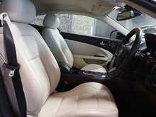 Jaguar XK V8 Signature - U13052