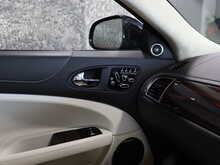 Jaguar XK V8 Signature - U13052