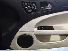 Jaguar XK V8 Signature - U13052