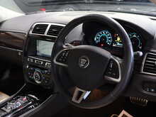 Jaguar XK V8 Signature - U13052