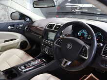 Jaguar XK V8 Signature - U13052