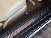 Jaguar XK V8 Signature - U13052
