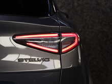 Alfa Romeo Stelvio V6 Bi-Turbo Quadrifoglio - U13069